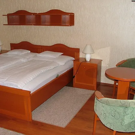 Erdőgyöngye étterem és Pensión