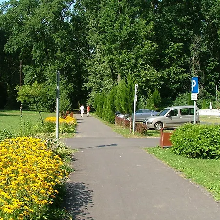 Casa de hóspedes Erdőgyöngye étterem és *