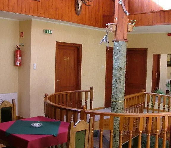 Erdogyongye Etterem Es Panzio * ザラエゲルセグ