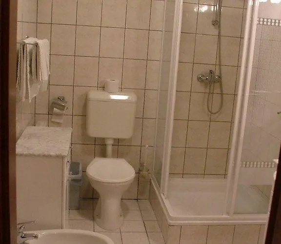 ゲストハウス Erdogyongye Etterem Es Panzio *