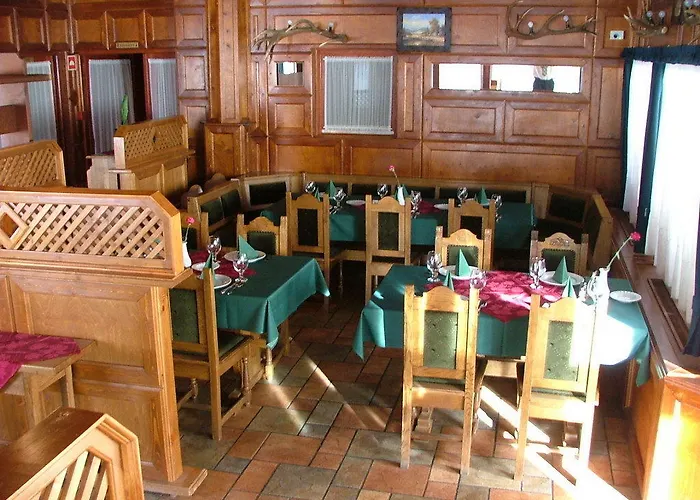 ゲストハウス Erdogyongye Etterem Es Panzio ザラエゲルセグ