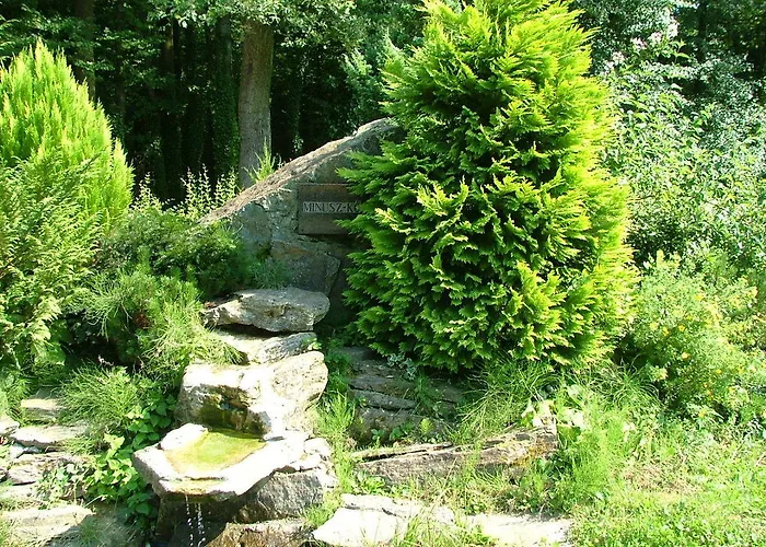 ゲストハウス Erdogyongye Etterem Es Panzio ザラエゲルセグ